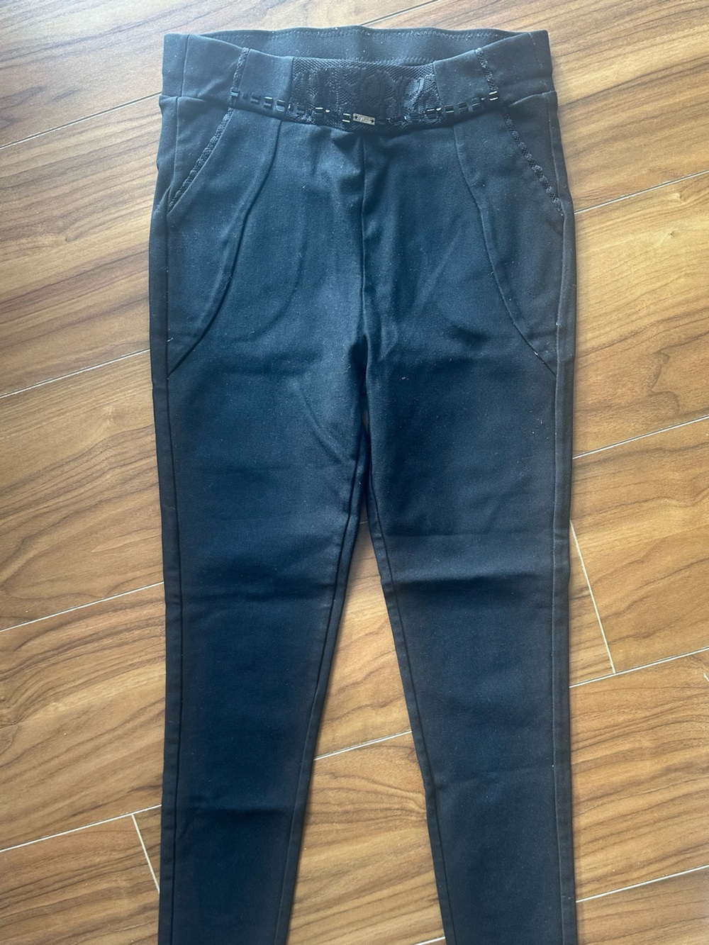 Womenās High-Waist Black Stretch Jegging